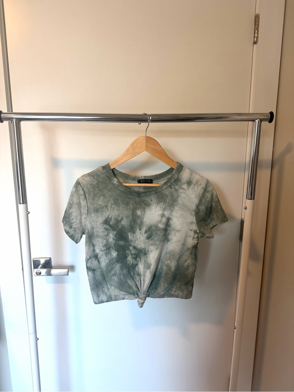 Green Tie-Dye Knot Front Crop Tee